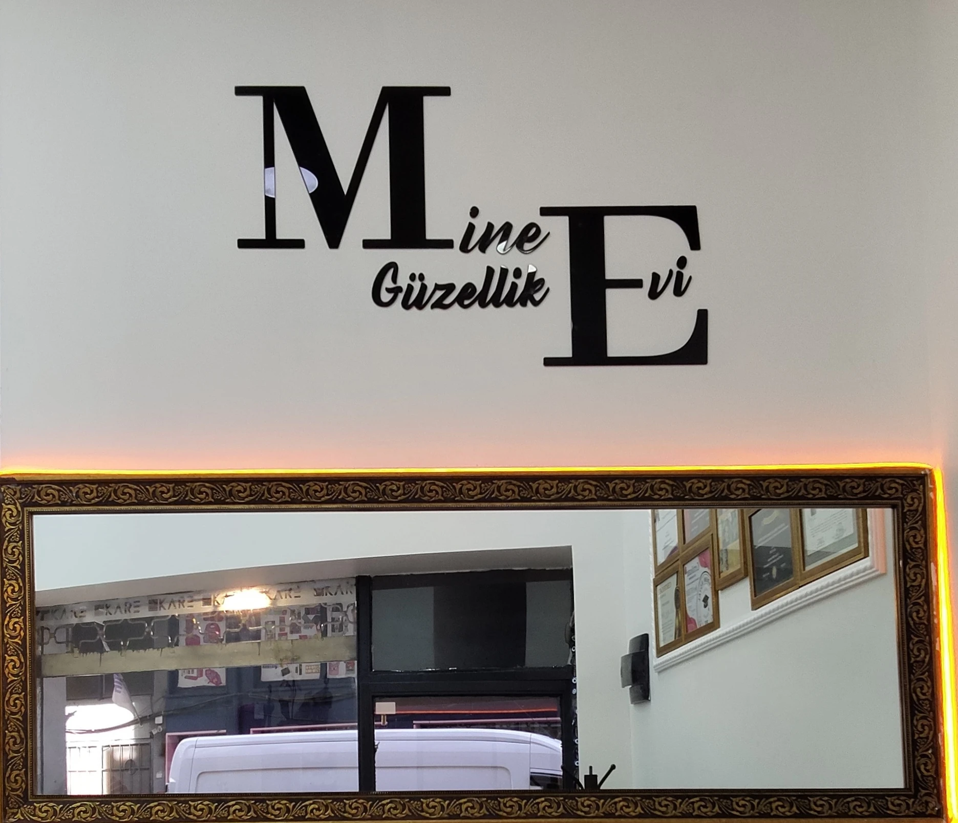 Mine Bayan Kuaförü